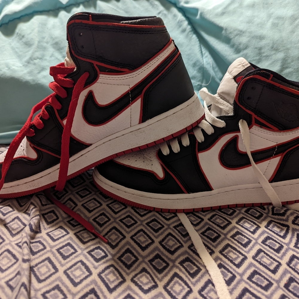 Air Jordan 1 Retro High Bloodline